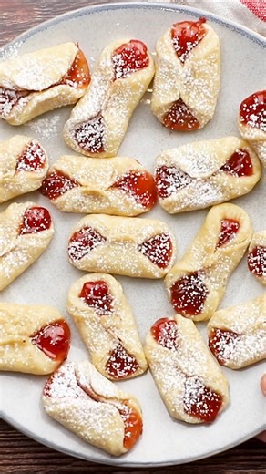 2.9M views · 18K reactions | Italian shortbread cookies filled with jam (Pizzicati!) | The Mediterranean Dish | Facebook