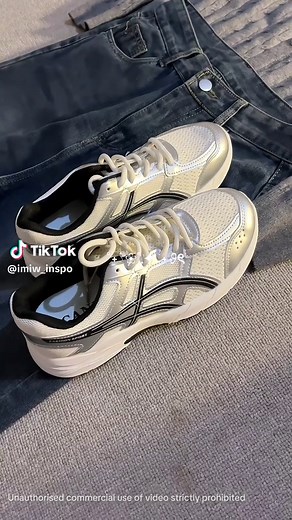 Rekomendasi Sepatu Putih Full White Terbaik untuk Cowok & Cewek