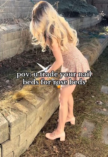 #funny #gardening #girls #sundress #sundressseason