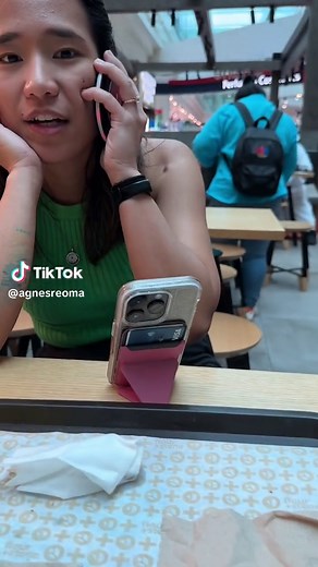 Casual Dining Experience with Smartphone Interaction