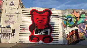 Live from New York ✨ Street Art Gallery - The Bushwick Collective, Brooklyn To get here take the subway - L train. You can take it from Union Square. From there, it’s only 9 stations to Jefferson Street and you are here 👌 Price: Free | New York Mickey