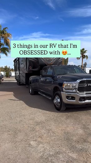 😍 I’m obsessed with our tiny home on wheels! People are often shocked when they hear we live in an RV as a family of 4, traveling full-time and exploring the country. There’s a common misconception that “living tiny” means everything is tiny, but that couldn’t be further from the truth for us! Our 45ft luxury RV is a spacious home on wheels with a large living space, a full size bathtub, and even a back porch. It’s a luxury tiny home that allows us to have all the comforts of a traditional hous