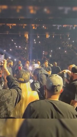 162K views · 601 reactions | #KimZolciak cozied up with #ChetHanks at a #JellyRoll concert, showing zero signs of cooling down those dating rumors -- even as her divorce drama with #KroyBiermann blazes on.  Full article in bio! | TMZ | Facebook