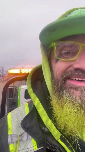 Tow truck wags on Reels