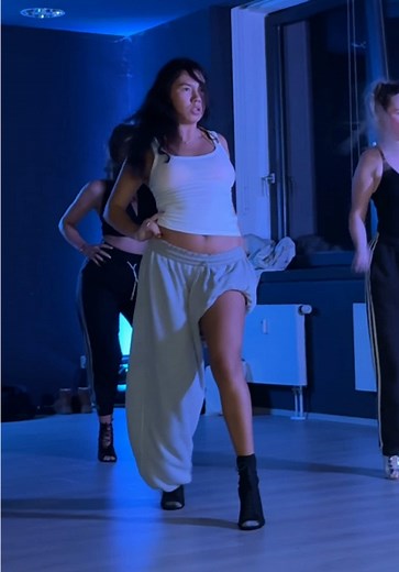 Practicing in heels #dance #heels #practice #fyp #dancing @Beyoncé