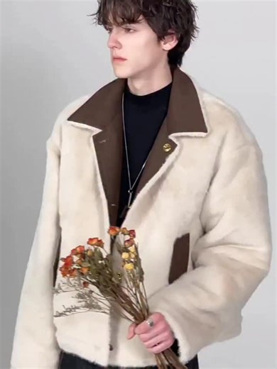 The Korean Fashion on Instagram: "Soft textures, strong presence. 🔍Reversible Faux Fur Denim Winter Coat . . . #WinterStyle #ShearlingJacket #KoreanMenswear #MutedTones #EffortlessCool #LayeredLook #StreetStyleInspo #NeutralVibes #ColdWeatherFits #ModernClassic"