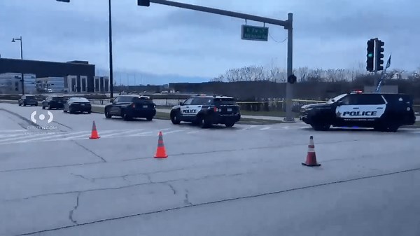 Investigation underway at Schaumburg retention pond after dead man found floating in water