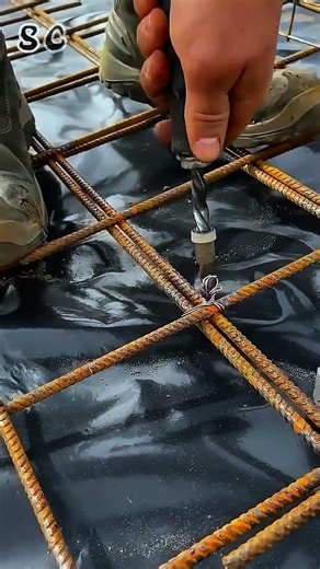 How Rebar Gets Tied Together on a Construction Site 🔩 #Construction #HowItsMade