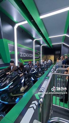 富士急ハイランドでの絶叫アトラクション体験