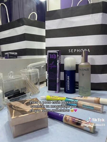 Esa sensación de porfin lograr un objetivo, es muy emotivo para mi poder hacerme de alta gama porque le eh ching*do mucho!!🥰 #maquillaje #altagama #hudabeauty #mac #caudalie #toofaced #urbandecay #kryolan #inglot #nars