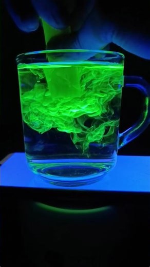 Highlighter Experiment With Water + Blue Light #shorts