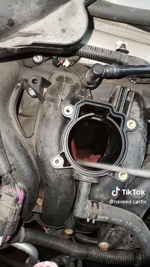 intake manifold cleaning trick/hack #hack#trick #tips #mechanicsoftiktok #mechaniclife #usa #michigan #paksitan #automotive #hacks #howto #foryoupage #viral #foryou #workshop #naveedcarfix