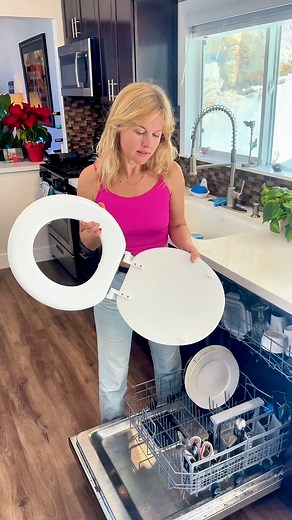 Best way to clean the toilet! #helpfultips | Amelia G