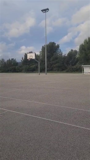 💪 Les jeunes accompagnés par PARCOURS SAT ont participé à un entraînement cardio mêlant fractionné et endurance. Objectif : améliorer la condition physique, apprendre à gérer l’effort et développer la persévérance — des compétences clés pour les parcours professionnels exigeants. Une séance intense, rythmée et collective, où chacun a pu se dépasser dans un esprit de cohésion et de motivation. Bravo à tous pour l’engagement et l’énergie déployée 🔥 #ParcoursSAT #IMSAT #FSEplus #CardioTraining #E