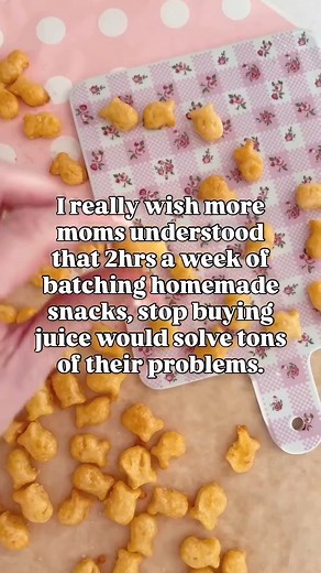 First comment “BETTER” to get 40 of our families favorite snack recipes that you can make in minutes from home! 🫶🏽 It could solve SO many of the daily battles. The mood swings. The picky eating. The endless snack begging. The crashes and tantrums. It’s not about being perfect, it’s about giving their little bodies what they actually need. And trust me, the shift is worth it. Less chaos, more calm. Less sugar, more nourishment. More energy for everyone. Comment “BETTER” to get 40 of our familie
