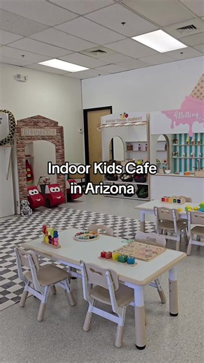 Indoor kids cafe with a party room, room to cowork and sells coffee ☕️ @DiscoveryCafeKids is the new indoor play area offering Montessori approach to learning. They have a infant area and a ton of space for toddlers and kids to play. To beat the heat, my friend and I had a playdate here so it was one less house for us to clean 😆. They also sell snacks here if you get hungry and they have a private party room that you can book. Follow their socials to keep up to date wirh events they host from l