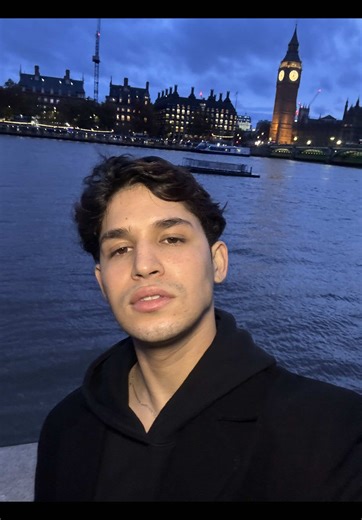 Nicki Minaj's Performance at London Landmark