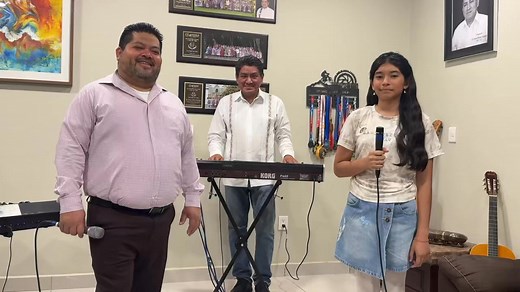 121K views · 3.1K reactions | Quiero agradecer a quienes me acompañaron durante el 2025 en cada uno de los videos musicales que con cariño dedicamos a ustedes. Hoy siendo una fecha especial les comparto esta bonita canción del grupo Los Mier, interpretada por Alexandra y Mario esperando que les agrade. Les aprecio mucho y deseo pasen una feliz Navidad en compañía de sus seres queridos. Recuerden, sean felices. #Tuxtepec #EsViernes | Irineo Molina Espinoza | Facebook