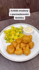 Květák smažený v parmezánovém těstíčku ❤️ Kdo by neměl rád smažený květák a tento v parmezánovém těstíčku musíte vyzkoušet 🥳 400 mých nejlepších receptů najdeš v mých kuchařkách ze série 100 skvělých domácích receptů ❤️ Dostupné jsou na mém eshopu www.davidvkuchyni.cz (odkaz také v biu) a čekají tak na tebe i se slevou 25 % 🔥🥳 Recept (4 porce) 1 květák Těstíčko: 1 vejce 150 ml studené vody 50 g parmezánu Špetka soli 4-5 lžic hladké mouky 1/2 lžičky jedlé sody Hladká mouka na obalení Olej na s