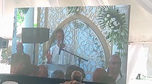 A devotee pays tribute to Vick Panday and Food For Love Africa cook Vasudeva Datta Das at their joint funeral service at the River Range Ranch in Verulam currently being held. Five people lost their lives when a building next to the temple collapsed last Friday. Video: Nadia Khan | POST Newspaper