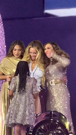 94K views · 383 reactions | Three generations took the stage Thursday night during Beyoncé’s Cowboy Carter tour! She brought out her mom, Tina Knowles, to celebrate her best-selling memoir Matriarch, alongside daughters Blue Ivy, 13, and Rumi, 7. ❤️ : nas.archive.s #Beyonce | HELLO! Canada | Facebook