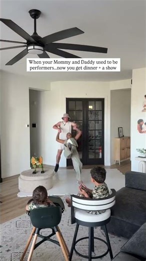 Our kids always get dinner and a show 😂🦕