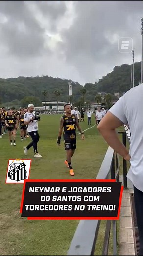 NEYMAR COM A TORCIDA! Antes do clássico contra o Palmeiras, torcedores do Santos foram ao CT Rei Pelé apoiar a equipe e Neymar levou seus companheiros para cumprimentarem os torcedores presentes! #Santos #Neymar #TorcidaJovem #Futebol | ESPN Brasil