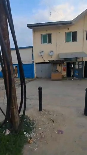 4.9K views · 16 reactions |  EN VENTE : Demi-Parcelle avancée de 286 m² à la Glacière ( secteur : Bissita ), Brazzaville. [ En bordure du goudron ! ] Réf : LAG - 1161 - 25. ♦️ Documents : tous les papiers y afférents. ♦️ Vendeur : la succession. ♦️ Dimensions : 286 m².  Revenu mensuel : 500,000 FCFA. 婢 Prix : 160 millions de FCFA négociable légèrement ☎️ : 06 451 7721 04 454 5113. | NET IMMO | Facebook