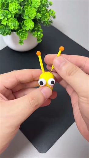 Come and try making cute little snails out of clay. Parent-child crafts, clay crafts, kindergart