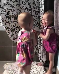 Identical twin girls make each other laugh😂😍 | MetDaan Makeup