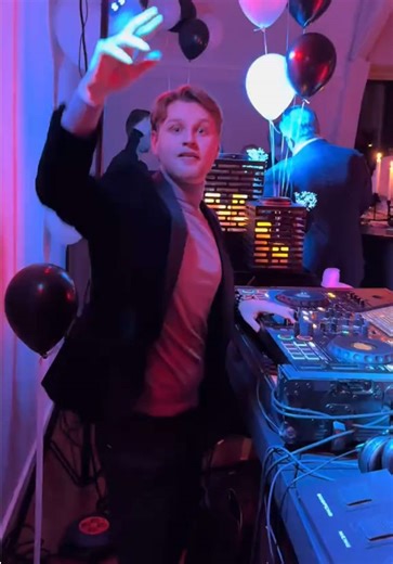 Private Party 🪩 #dj #sax #partydj #fyp #saxplayer