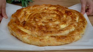 Sweet Cheese Pie - Easy and Quick Recipe Ingredient: 450 g flour 1 tsp salt 250 ml water 30 ml oil 700 g cow's milk cheese 4 tablespoons sour cream Salt Oil One egg for the greasing Bake for 40 minutes at 180 degrees Celsius Enjoy! | Rhapsody Food