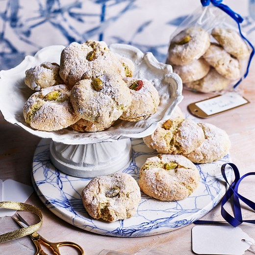 Gluten-free pistachio amaretti biscuit recipe