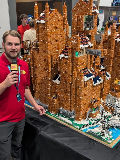 LEGO Castle with Xenomorph Attack — Nekoliah Gaines Detailed Build