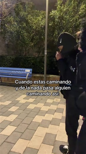 Humor al Caminar: Cuando Todo Sucede de Repente