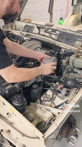 Restoring a Classic Range Rover: Disassembly Process