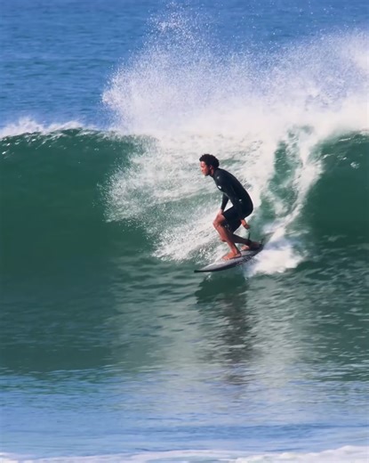 📼 CI Combo Platter: February and Gottron https://nobodysurf.com/ci-combo-platter-february-and-gottron/ 🏄‍♂️ Mikey February, Ian Gottron, Devon Howard 🎬 Kory Kojasta 📐 Channel Islands Surfboards 🎵 "Sal's Groove" by Tanhai Collective 🇺🇸 California ⏱️ 3min 🗓️ 2025 #surfing #NobodySurf | NobodySurf