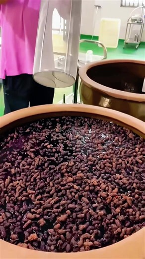 part1 At the computer repair shop, the tech opened my laptop and asked, Who's watching you through this #reddit#ask#askreddit#LearnOnTikTok#foryou