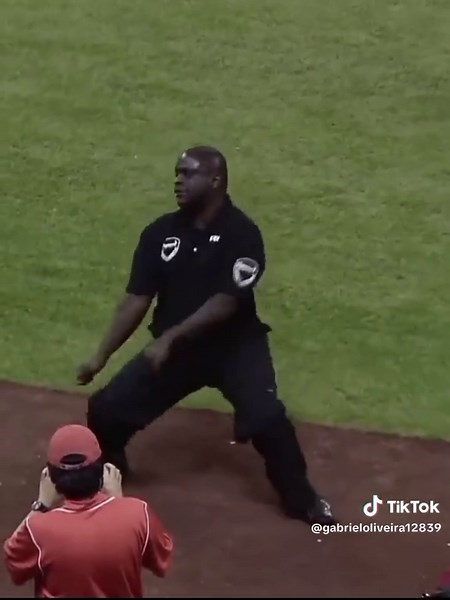 Security Guard Dance Moves: Fun and Creative Performance