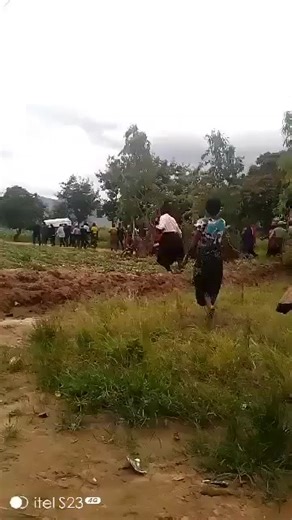 There was drama at Mhuju Village under Traditional Authority Mwahenga in Rumphi District when relatives of a deceased elderly woman, Gogo Nyahara, stopped her burial and carried away the coffin in protest over an unresolved dowry issue. Gogo Nyahara, who died on February 6, 2026, had been married to the late Mr. Mazolo for over 50 years. However, family members say part of the bride price was never completed, with a balance of one cow still outstanding. Watch the video..... https://www.maravipos