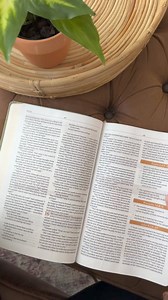 The CSB Every Day with Jesus is packed with everything you need to get the most out of your time with God: 📖 One-year Bible reading plan guided by pastor Selwyn Hughes ✝️ Select daily Scripture portions from both the Old and New Testaments 🙏 365 devotions including daily prayer and reflective questions with journaling space ✅ Elegantly designed pages with area to mark completion of each day’s reading | Christian Standard Bible