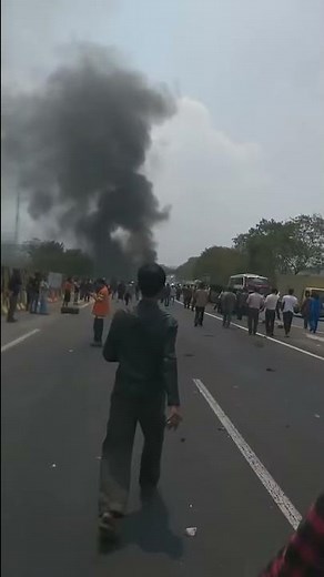 VIDEO DETIK-DETIK PASCAKECELAKAAN TOL CIPULARANG, MOBIL HANCUR DAN TERBAKAR