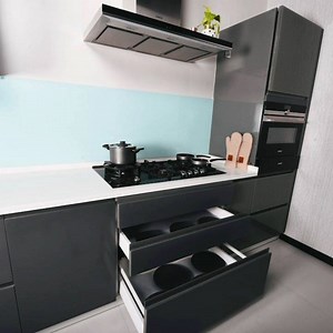 Neat, clutter free and functional! .. Right placement of kitchen drawers can make the cooking experience breezy, fun and clutter-free. .. #Kitchendesign #kitchendecor #greykitchens #modernKitchen #modularkitchen #kitchencabinets #kitchendrawer #modernhomes #homeinteriors #homedesigntips #homediaries #homedecor | DesignCafe