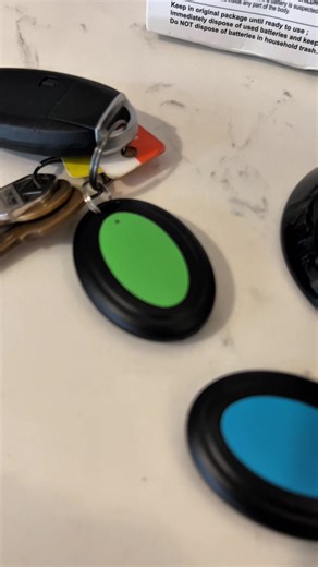 Always losing your keys, remote, or wallet? 🔑 This wireless key finder makes life so much easier — just press the button and follow the sound! Comes with 4 color-coded receivers and a built-in LED flashlight, so you’ll never waste time searching again. Perfect for busy mornings or forgetful moments! #TikTokShopFallDealsForYou #TikTokShopCreatorPicks #LifeHack #HomeEssentials #KeyFinder