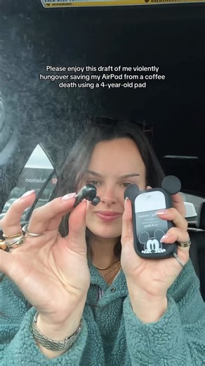 Chloe Vivian Mitchell on Instagram: "surprise appearance at the end is the best part cleaning out my drafts before 2025 and found this gem 😭🙃 #storytime #funny #fail"