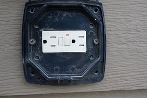 Pool Pump GFCI Breaker Keeps Tripping? (Possible Causes & Fixes)