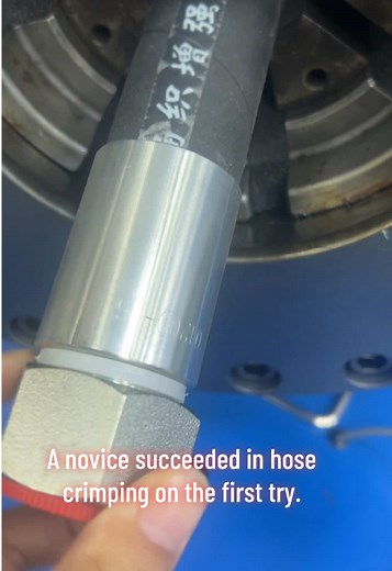 A novice succeeded in hose crimping on the first try. Simple and easy to operate, with precise crimping.#crimpingmachine #crimpingtool #hosecrimper #crimper