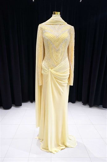 The Rezna Yellow Dress 💛 Designed to shimmer with every step. Available to hire — DM to book ✨