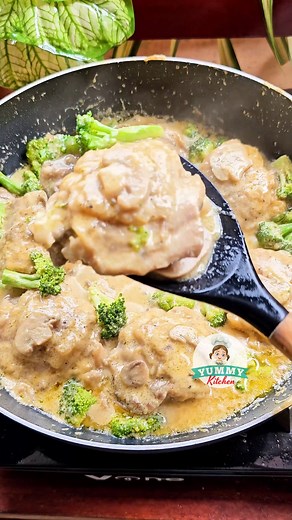 Creamy Chicken & Mushroom with Broccoli – Easy One-Pan Dinner Recipe Looking for a quick, delicious, and wholesome meal? This Creamy Chicken & Mushroom with Broccoli recipe is a one-pan wonder that brings together tender chicken breast, earthy mushrooms, and crisp broccoli in a rich, creamy sauce. It’s perfect for weeknight dinners, meal prep, or when you need something comforting yet nutritious. Serve it over rice, pasta, or enjoy it on its own—either way, it’s a guaranteed crowd-pleaser! #Crea