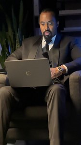 Mbu you can’t notice it was me who whistled 😂😂😂?? Naye on a serious note @Viboyo OweyoMusic come tell us!! | NAVIO